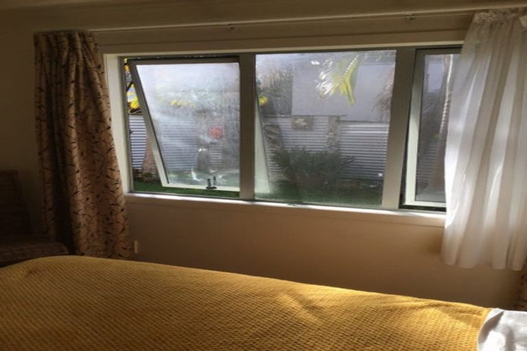 Photo of property in 45 Masterton Road, Rothesay Bay, Auckland, 0630