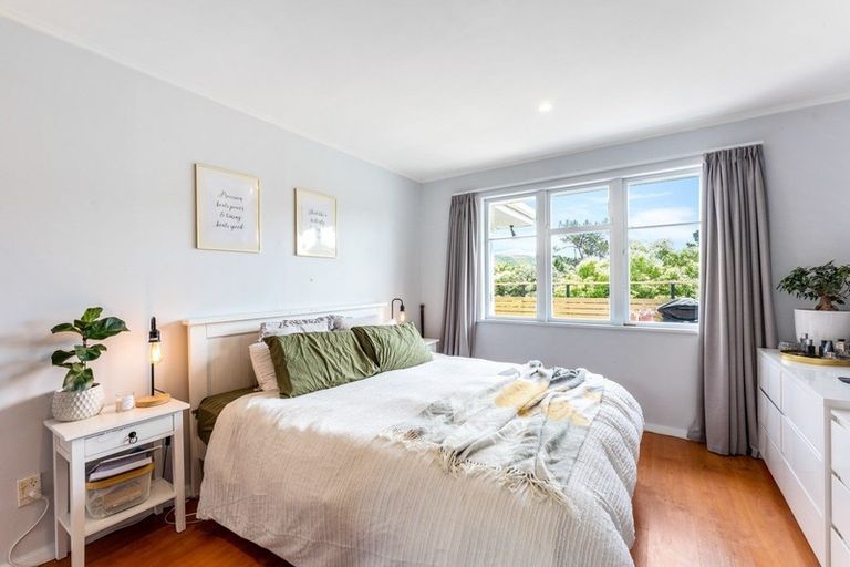 Photo of property in 82 Holborn Drive, Stokes Valley, Lower Hutt, 5019