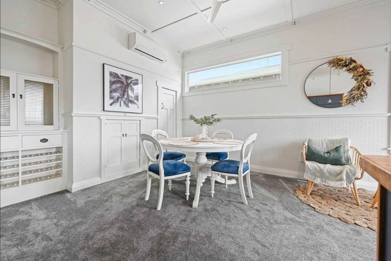 Photo of property in 35 Thackeray Street, Hamilton Lake, Hamilton, 3204