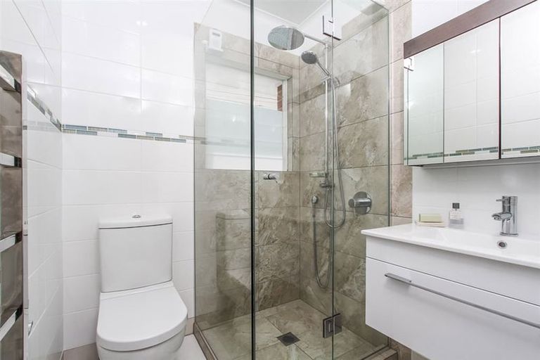 Photo of property in 1/17a Anzac Street, Takapuna, Auckland, 0622