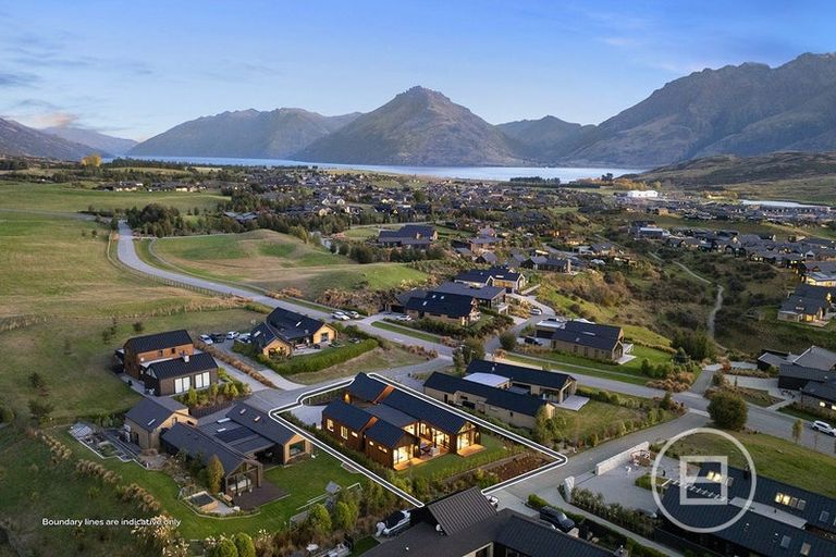 Photo of property in 8 Stockyard Lane, Jacks Point, Queenstown, 9371