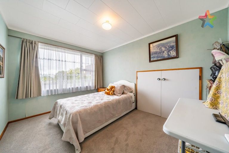 Photo of property in 2 Honeysuckle Grove, Maungaraki, Lower Hutt, 5010