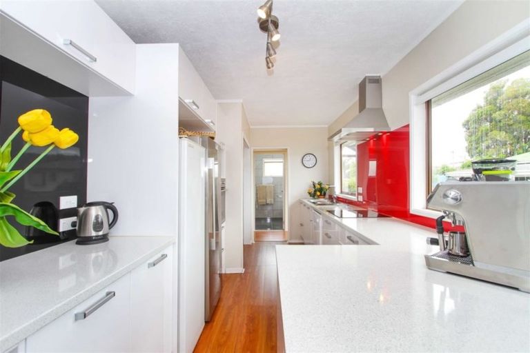 Photo of property in 13a Bay Street, Red Beach, 0932