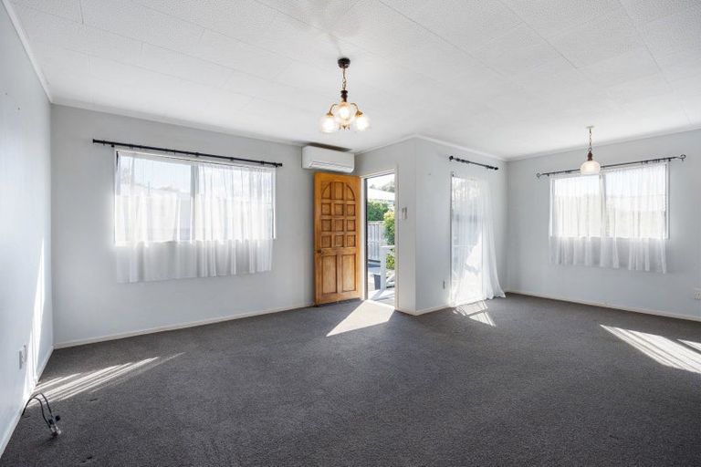 Photo of property in 35 Collins Road, Melville, Hamilton, 3206