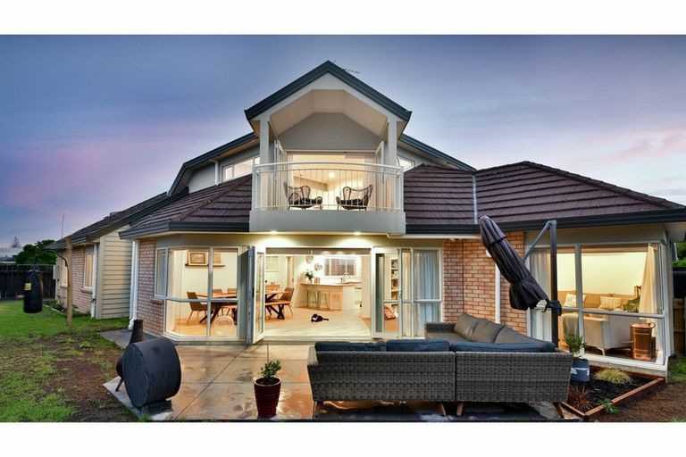 Photo of property in 168 Centreway Road, Orewa, 0931