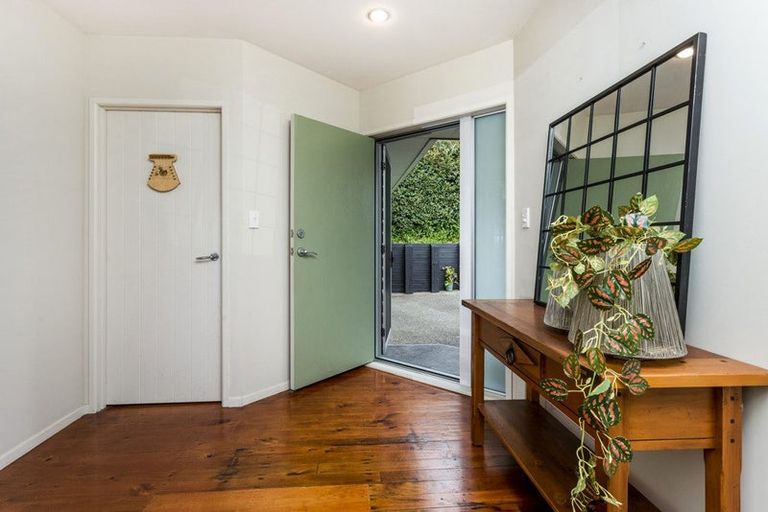 Photo of property in 19 Valerie Crescent, Okura, Albany, 0792