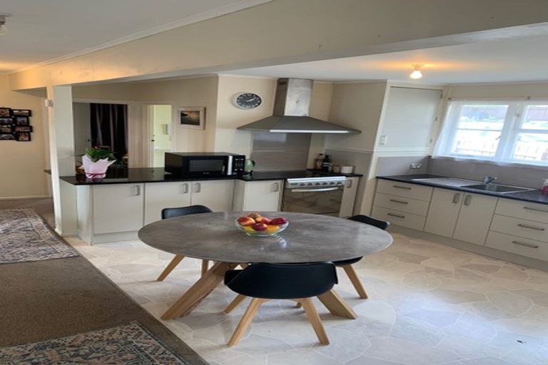 Photo of property in 79 Awaroa Road, Sunnyvale, Auckland, 0612