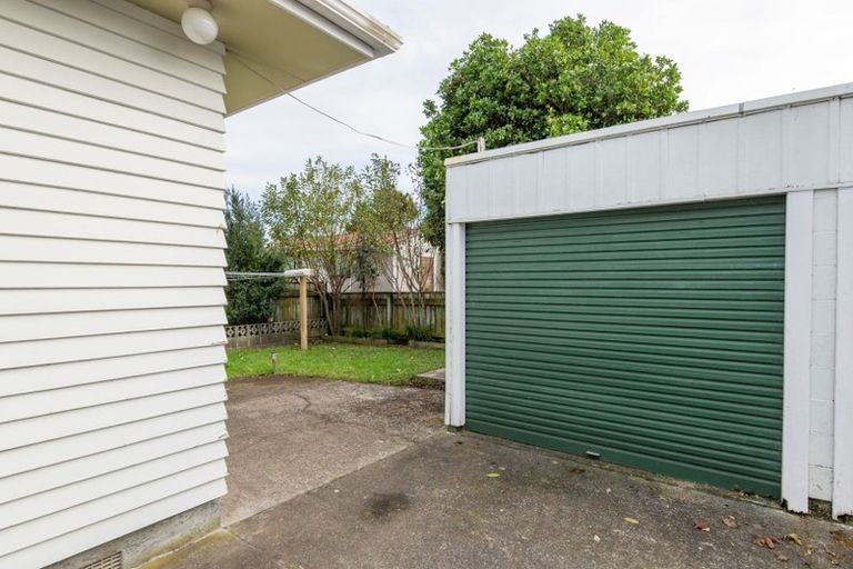 Photo of property in 53 Queenwood Road, Levin, 5510