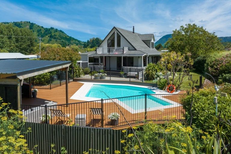 Photo of property in 1 Beach Road, Waikawa, Picton, 7220