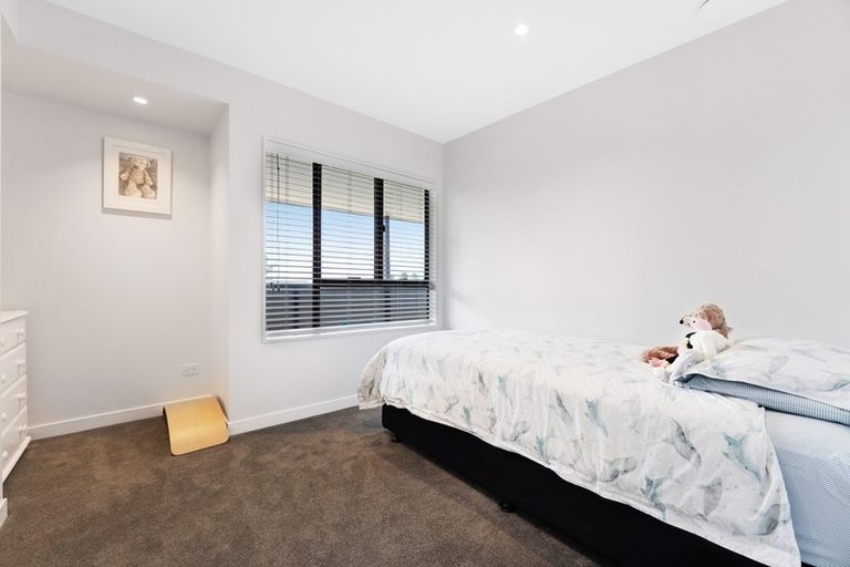 Photo of property in 81b William Bayes Place, Red Beach, 0932