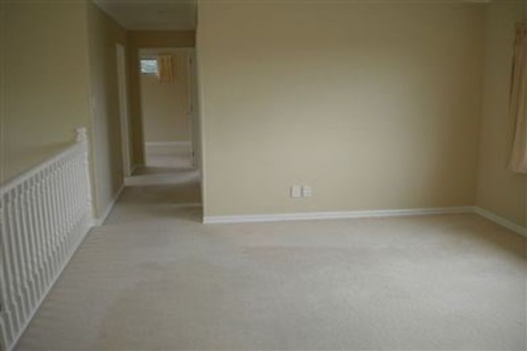 Photo of property in 23 Ian Marwick Place, Birkenhead, Auckland, 0626