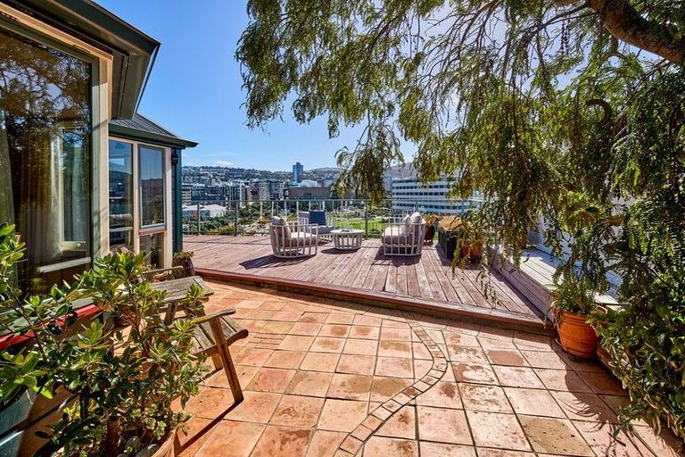 Photo of property in 63 Roxburgh Street, Mount Victoria, Wellington, 6011