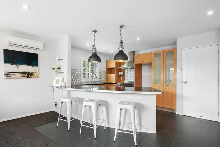 Photo of property in 2/21 Fields Parade, Oteha, Auckland, 0632