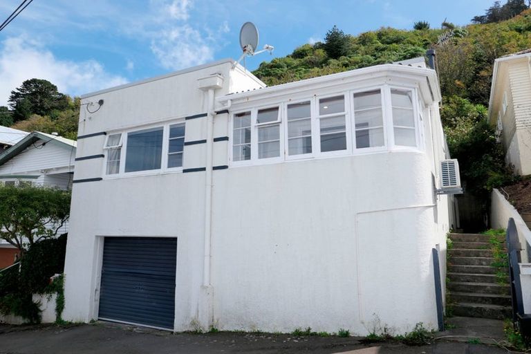 Photo of property in 9 Upper Lewisville Terrace, Thorndon, Wellington, 6011