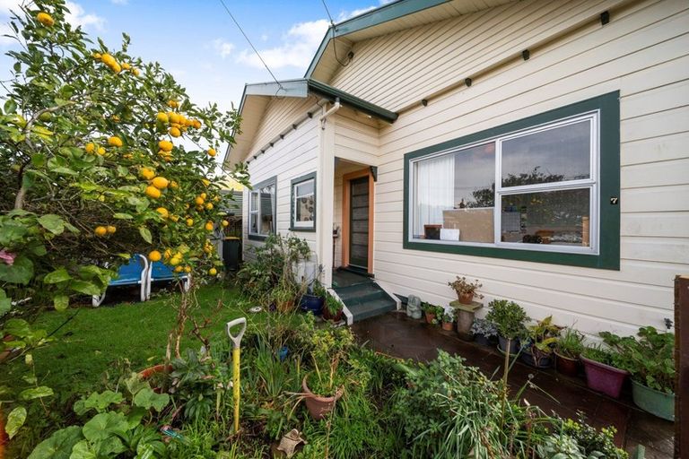 Photo of property in 7 Seddon Street, Westown, New Plymouth, 4310