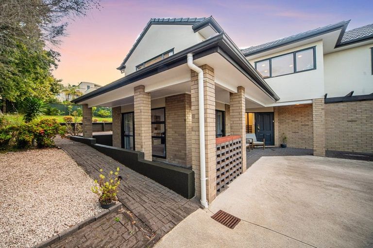 Photo of property in 22 Hogarth Rise, West Harbour, Auckland, 0618