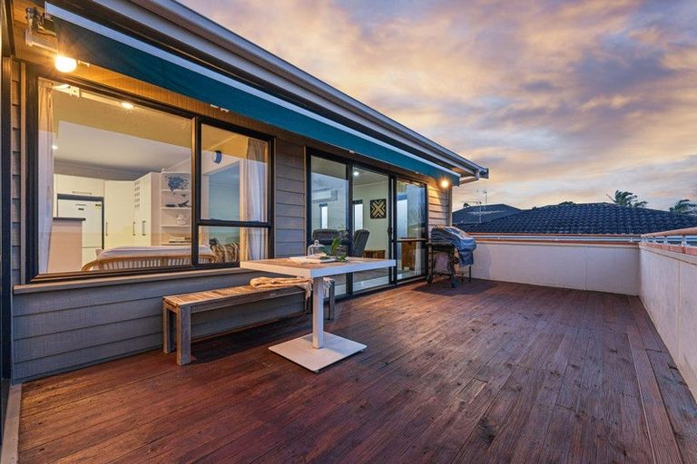 Photo of property in 1/46 Westpark Drive, West Harbour, Auckland, 0618