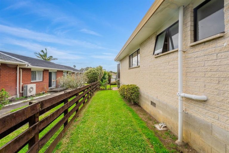 Photo of property in 2/79 Hutchinson Avenue, New Lynn, Auckland, 0600