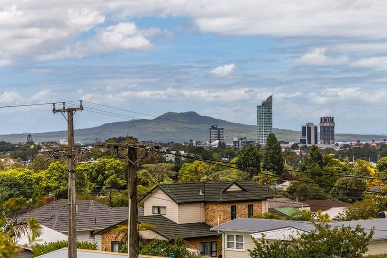 Photo of property in 177 Coronation Road, Hillcrest, Auckland, 0627