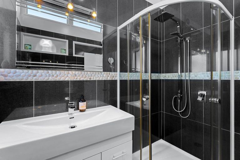 Photo of property in 34 Spinnaker Drive, Te Atatu Peninsula, Auckland, 0610