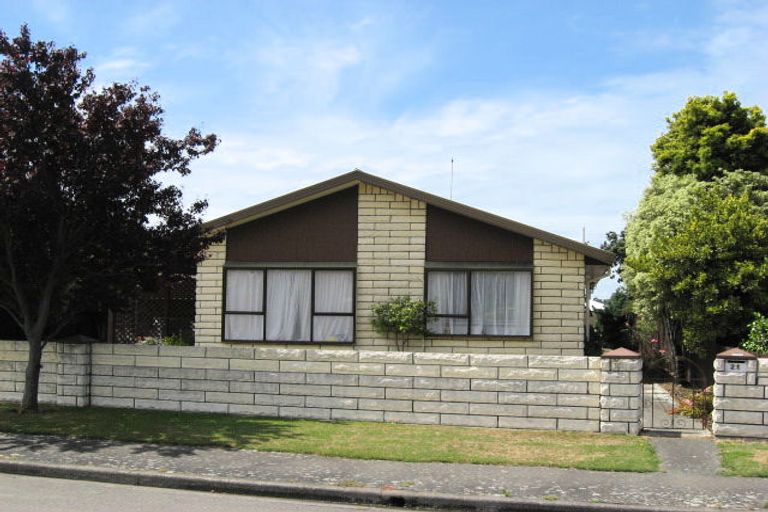 Photo of property in 21 Warner Place, Heathcote Valley, Christchurch, 8022