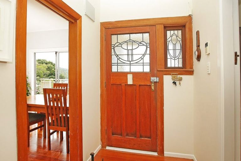 Photo of property in 6 Valley Street, Island Bay, Wellington, 6023