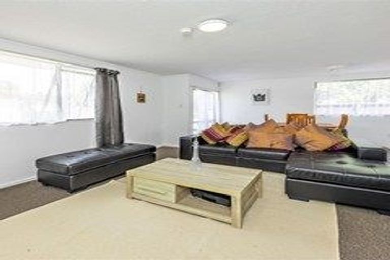 Photo of property in 2/61 Redcrest Avenue, Red Hill, Papakura, 2110