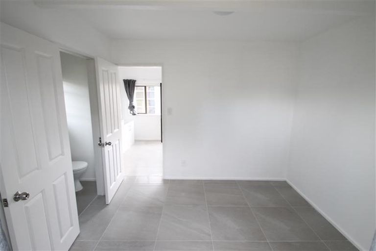 Photo of property in 22 Essex Street, Te Atatu South, Auckland, 0610