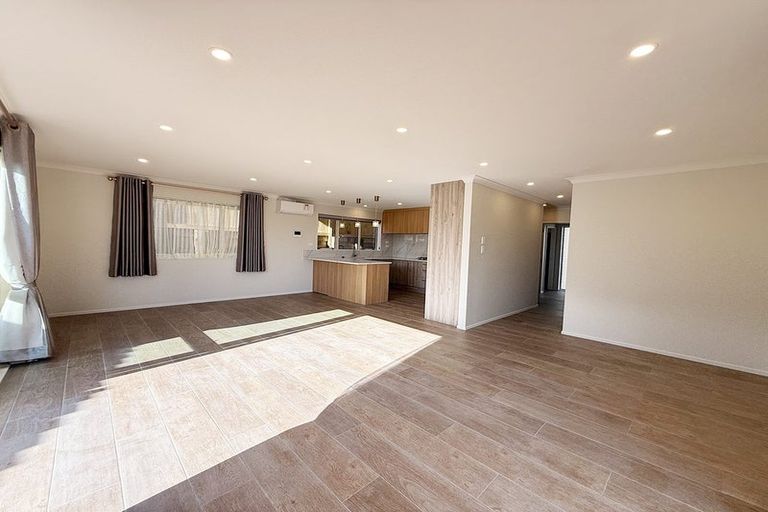 Photo of property in 7a Marco Place, Highland Park, Auckland, 2010