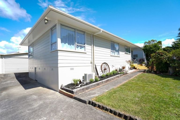 Photo of property in 3 Thorburn Avenue, Red Beach, 0932