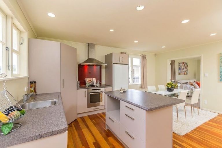 Photo of property in 50 Sutton Crescent, Papakura, 2110