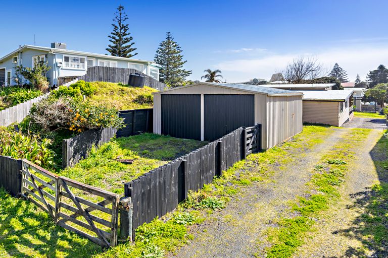 Photo of property in 218 Maunsell Road, Port Waikato, Tuakau, 2695