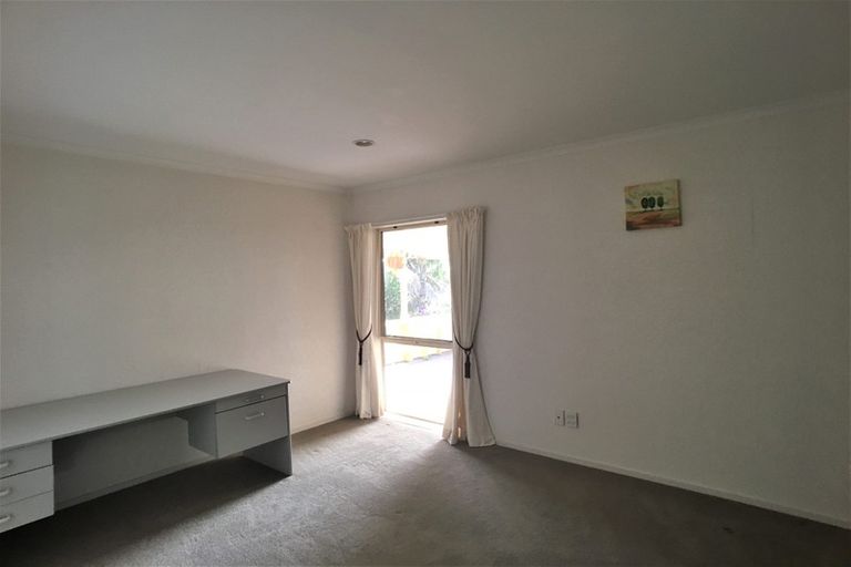 Photo of property in 9 Lorikeet Place, Unsworth Heights, Auckland, 0632
