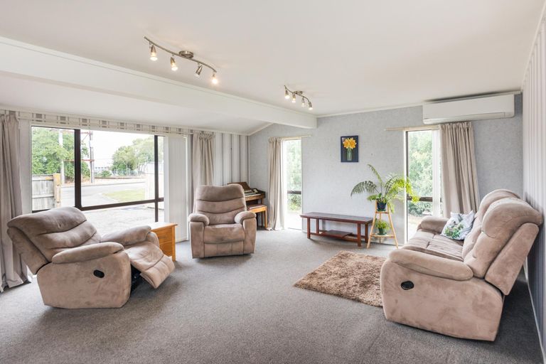 Photo of property in 34 Roberts Line, Kelvin Grove, Palmerston North, 4414