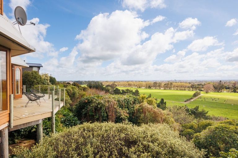 Photo of property in 96 Clifton Terrace, Fitzherbert, Palmerston North, 4410