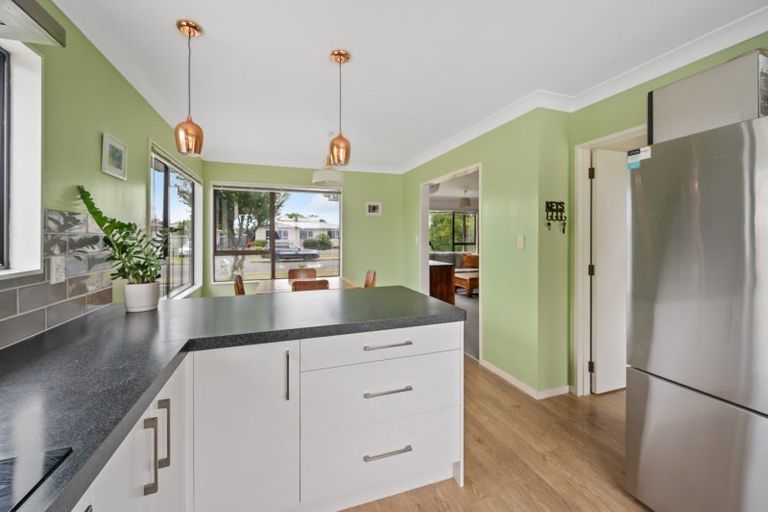 Photo of property in 15 Duckworth Crescent, Greenmeadows, Napier, 4112