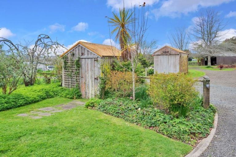Photo of property in 1559 Kahikatea Flat Road, Kaukapakapa, 0871