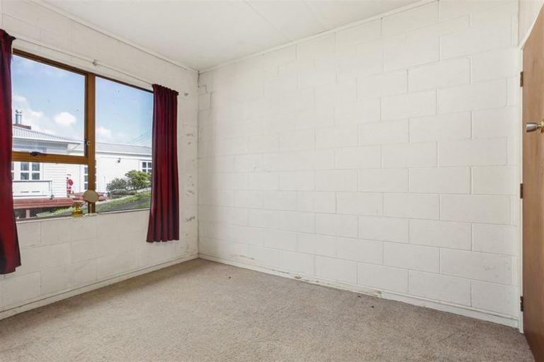 Photo of property in 2/16 Valron Road, Te Atatu South, Auckland, 0602