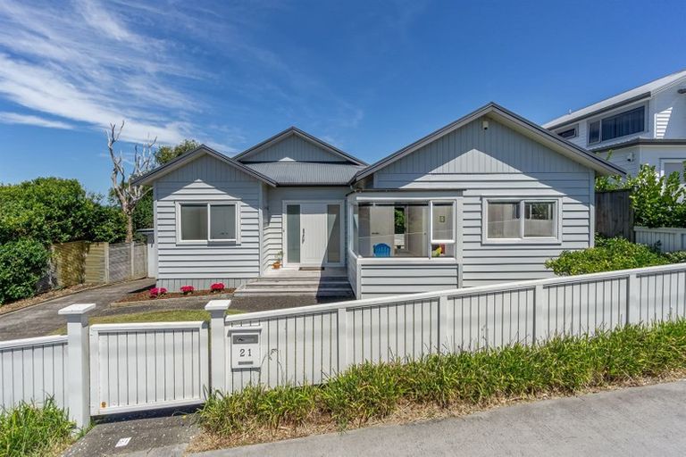 Photo of property in 21 Huka Road, Birkenhead, Auckland, 0626