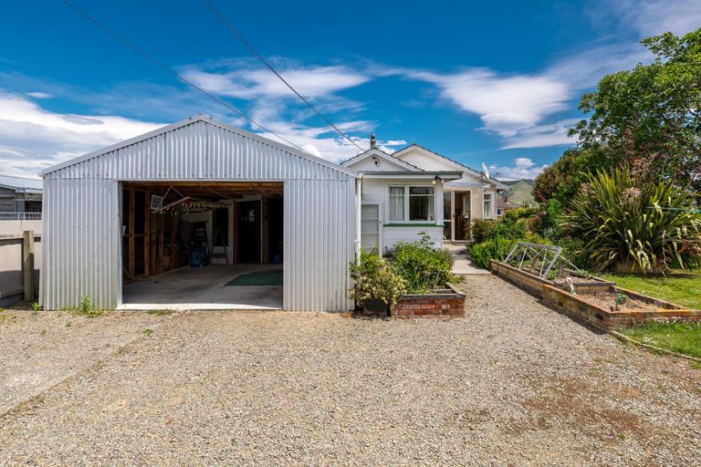 Photo of property in 17 Rugby Street, Waimate, 7924