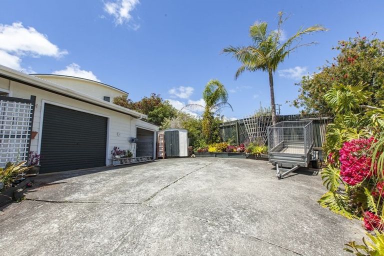 Photo of property in 25 Powells Road, Cable Bay, 0420