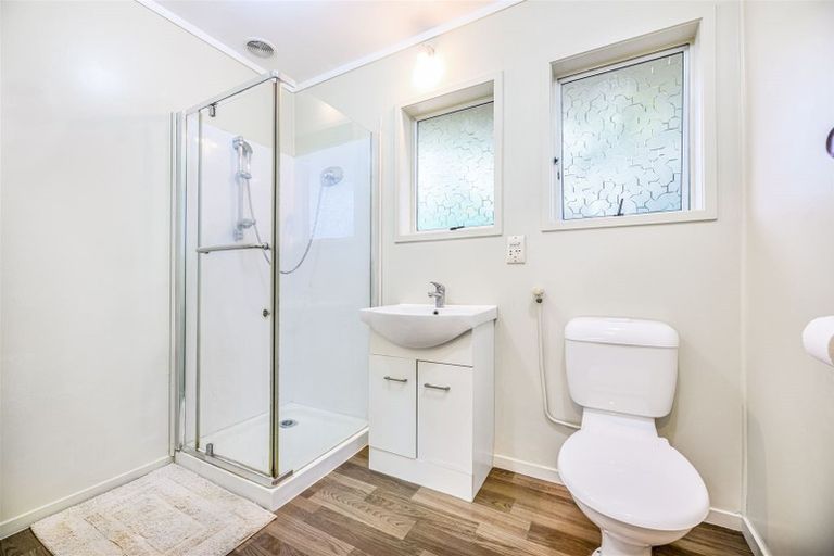 Photo of property in 2/69 Hepburn Road, Glendene, Auckland, 0602