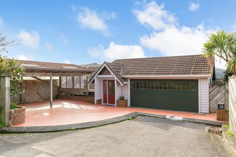 Photo of property in 10 Kate Way, Karori, Wellington, 6012