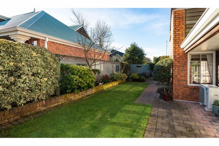 Photo of property in 2/61 Hawkesbury Avenue, St Albans, Christchurch, 8014