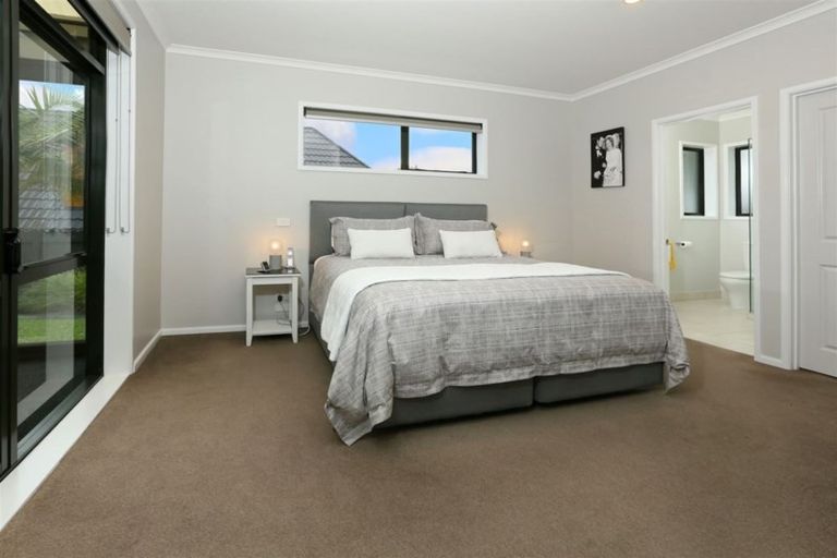 Photo of property in 17 Chelmsley Avenue, Henderson, Auckland, 0612