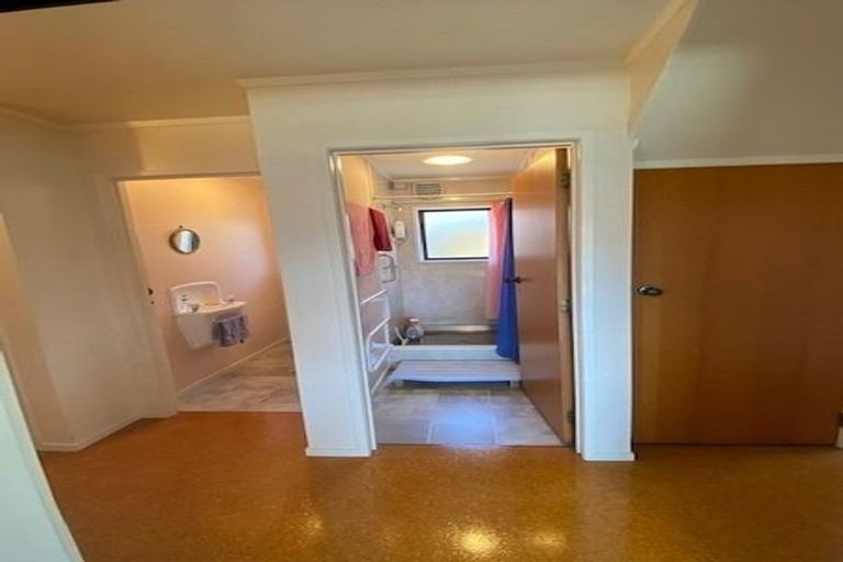 Photo of property in 18 Riverside Road, Orewa, 0931