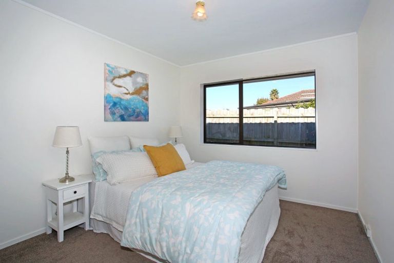 Photo of property in 52 Bob Charles Drive, Golflands, Auckland, 2013