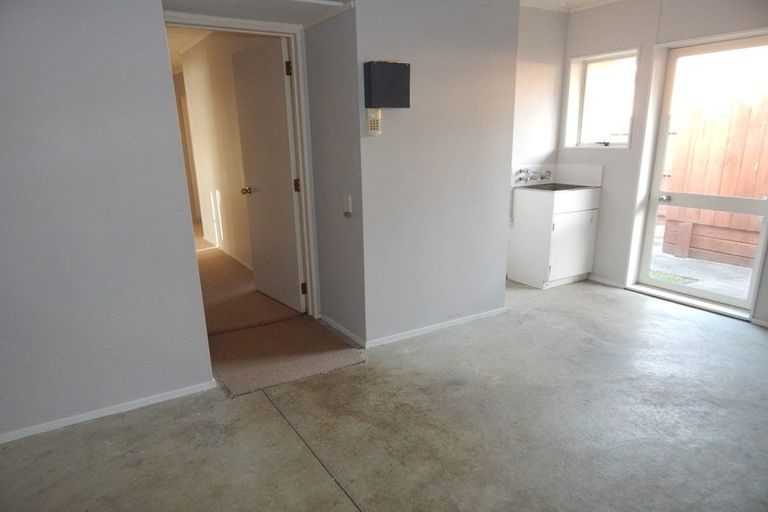 Photo of property in 1/2 Lowburn Place, Clover Park, Auckland, 2019