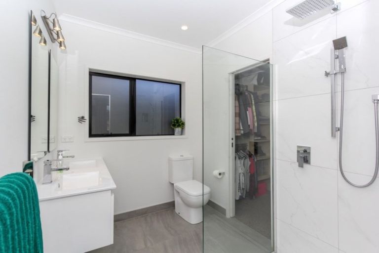 Photo of property in 5a Tupuhi Place, Highlands Park, New Plymouth, 4312