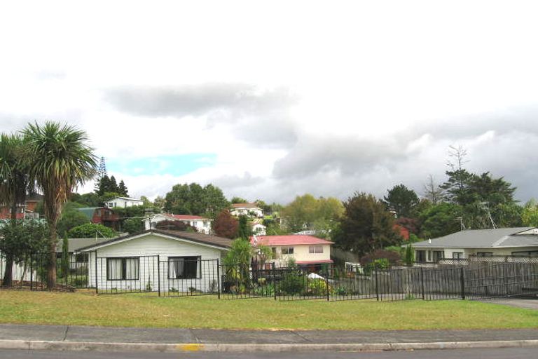 Photo of property in 56 Sungrove Rise, Sunnyvale, Auckland, 0612
